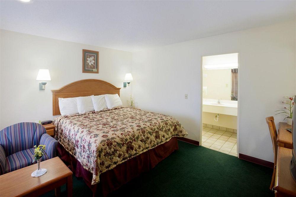 Americas Best Value Inn Lubbock East Habitación foto