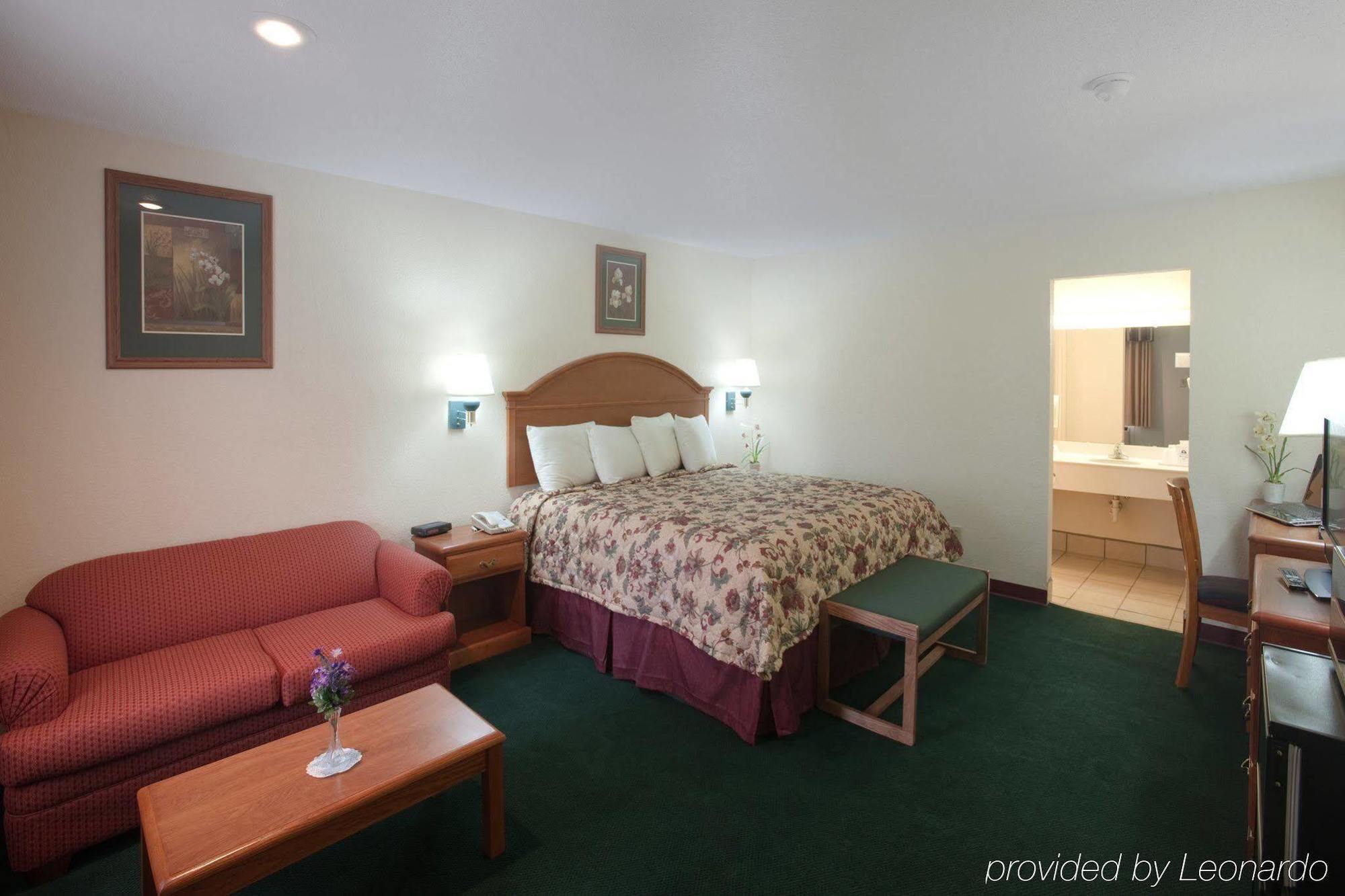Americas Best Value Inn Lubbock East Exterior foto