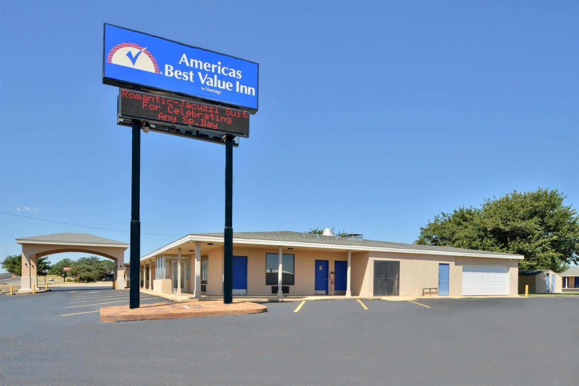 Americas Best Value Inn Lubbock East Exterior foto