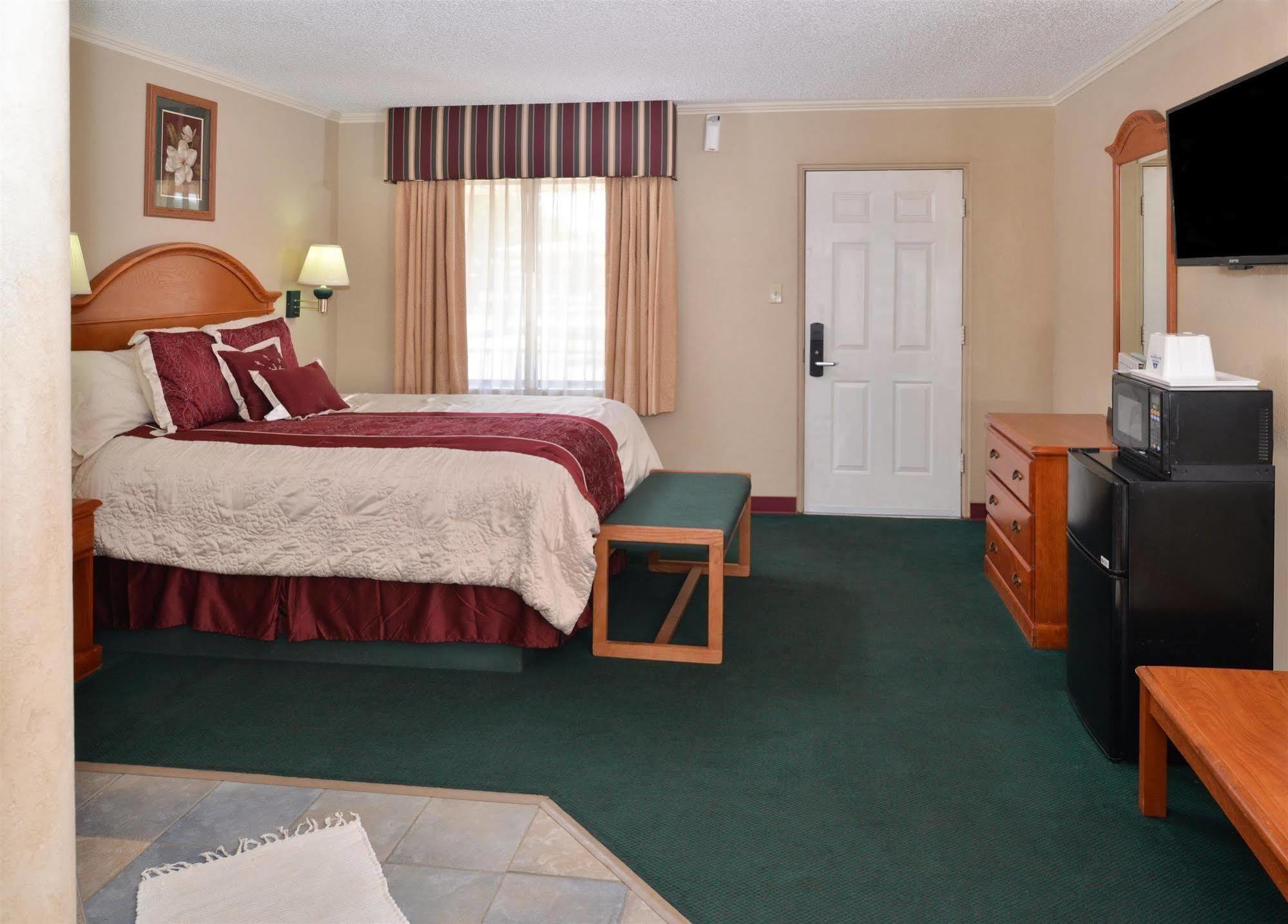 Americas Best Value Inn Lubbock East Exterior foto