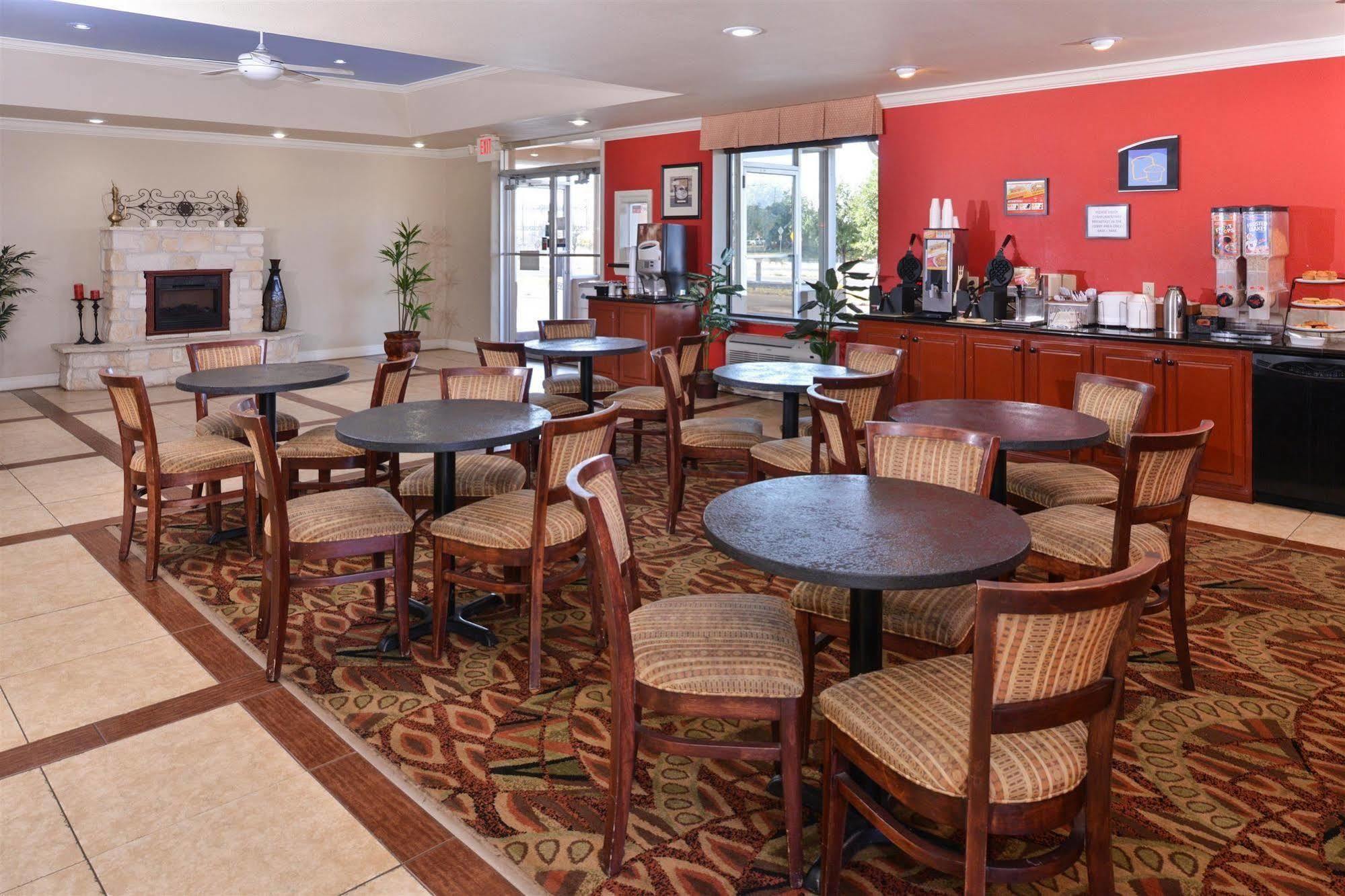 Americas Best Value Inn Lubbock East Exterior foto